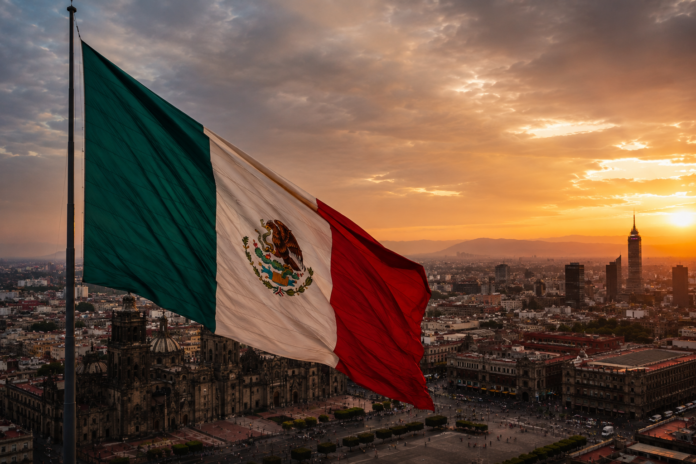 Las 4 banderas monumentales de CDMX que dominan el skyline de la ciudad