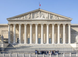 Francia aprueba ley para devolver las obras saqueadas durante la colonización Francia aprueba ley para devolver las obras saqueadas durante la colonización