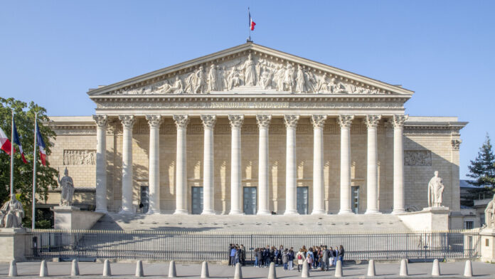 Palais Bourbon, Paris 7e Francia aprueba ley para devolver las obras saqueadas durante la colonización