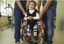 Nuevo robot ayuda a niños con atrofia muscular a ponerse de pie y recuperar movilidad Nuevo robot ayuda a niños con atrofia muscular a ponerse de pie y recuperar movilidad