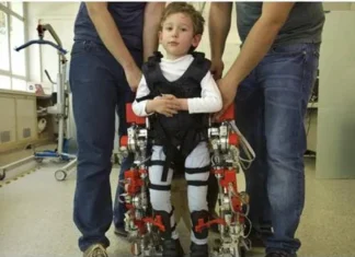 Nuevo robot ayuda a niños con atrofia muscular a ponerse de pie y recuperar movilidad Nuevo robot ayuda a niños con atrofia muscular a ponerse de pie y recuperar movilidad