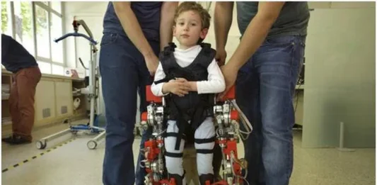 Nuevo robot ayuda a niños con atrofia muscular a ponerse de pie y recuperar movilidad Nuevo robot ayuda a niños con atrofia muscular a ponerse de pie y recuperar movilidad