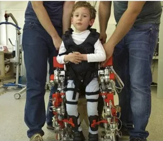 Nuevo robot ayuda a niños con atrofia muscular a ponerse de pie y recuperar movilidad Nuevo robot ayuda a niños con atrofia muscular a ponerse de pie y recuperar movilidad