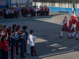 Padres de Familia arremeten contra SEP por adelantar fin de clases Padres de Familia arremeten contra SEP por adelantar fin de clases