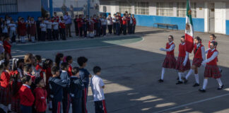 Padres de Familia arremeten contra SEP por adelantar fin de clases Padres de Familia arremeten contra SEP por adelantar fin de clases