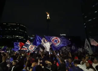 Cruz Azul conquista la décima y desata fiesta masiva en el Ángel de la Independencia aficion cruz azul angel independencia
