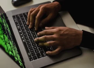 Ciberataques en empresas: ver contenido para adultos en el trabajo eleva el riesgo en México ciberataques contenido paera adultos