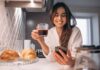 Beber café habitualmente se asocia con menos grasa corporal y más masa muscular, según estudio desayunar cafe y pan