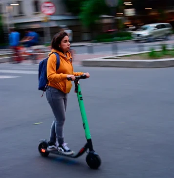 CDMX exigirá placas a scooters y motos eléctricas: estos vehículos quedan exentos emplacamiento scooters y motos