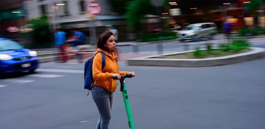 CDMX exigirá placas a scooters y motos eléctricas: estos vehículos quedan exentos emplacamiento scooters y motos