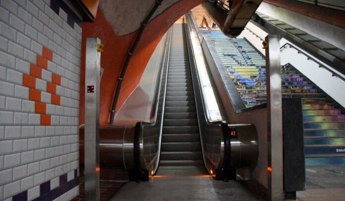 escaleras eletctricas metro cdmx