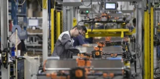 China acelera conquista automotriz y compra fábricas abandonadas en Europa fabrica autos chinos