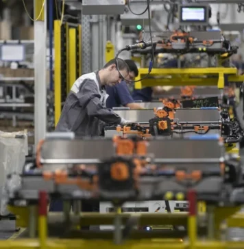 China acelera conquista automotriz y compra fábricas abandonadas en Europa fabrica autos chinos