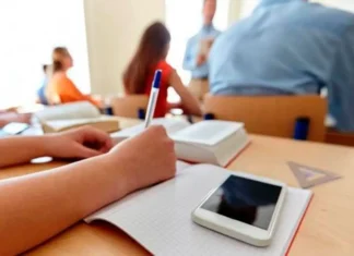 CDMX regulará celulares en escuelas: así funcionará el nuevo modelo para primarias y secundarias prohiben celulares escuelas