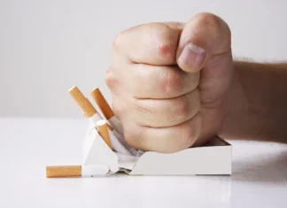 Dejar el cigarro podría proteger tu memoria y reducir el riesgo de demencia salud parar de fumar