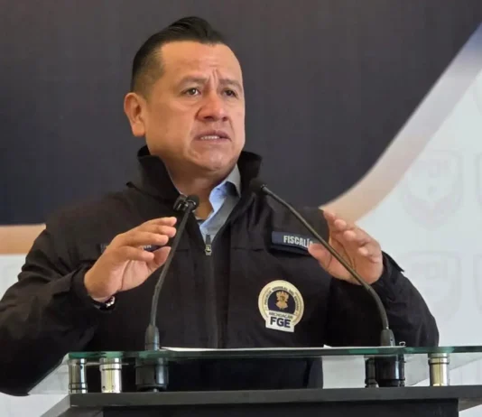 Fiscal de Michoacán pide licencia y entra a la contienda de Morena por la gubernatura de 2027 Carlos Torres Piña