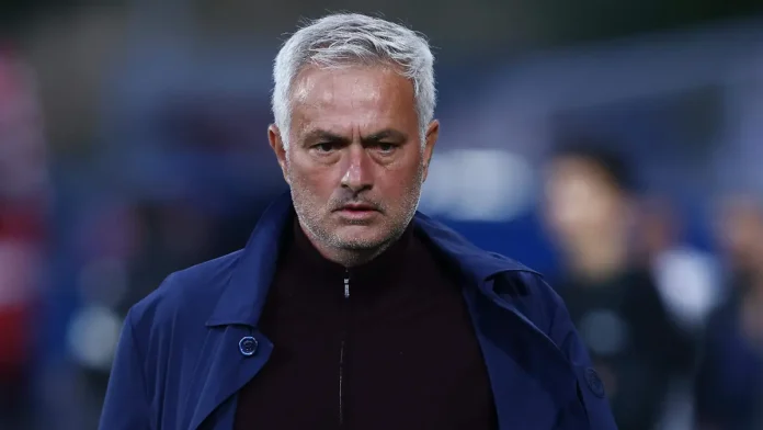 El Real Madrid anuncia a Jose Mourinho como entrenador El Real Madrid anuncia a Jose Mourinho como entrenador