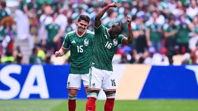 Julian Quiñones sorprende con dos goles en su primer mundial