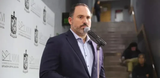 Renuncia coordinador de Morena en Congreso de Nuevo León tras polémica por juicio a Samuel García Mario Soto