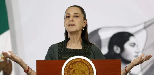 Sheinbaum entrega becas Rita Cetina a más de 57 mil estudiantes en Colima Sheinbaum entrega becas Rita Cetina