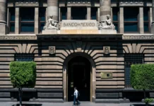 Bancos centrales prevén reducir reservas en dólares y aumentar apuesta por oro Bancos centrales