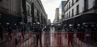 Comerciantes del Centro Histórico advierten movilizaciones por plantón de la CNTE; reportan pérdidas millonarias bloqueos zocalo cnte 2026
