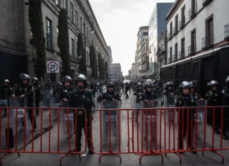 Comerciantes del Centro Histórico advierten movilizaciones por plantón de la CNTE; reportan pérdidas millonarias bloqueos zocalo cnte 2026