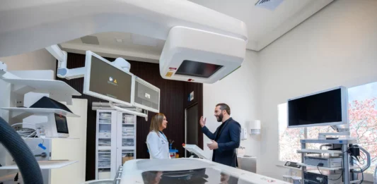 Hospital de Bukele desata debate en México: usuarios comparan sistema de salud con promesa de AMLO sobre Dinamarca hospital bukele