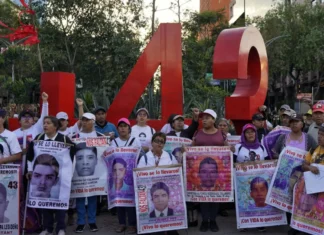 Padres de los 43 normalistas denuncian falta de condiciones para manifestarse durante la inauguración del Mundial 2026 los 43 ayotzinapa