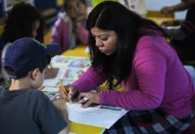 México enfrenta una crisis docente: en 10 años no habrá suficientes maestros maestros en mexico