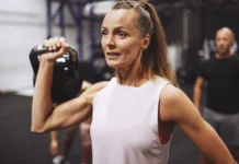 El síntoma silencioso después de los 40 que puede debilitar tus músculos sin que lo notes mujeres de 40 años fuerza muscular