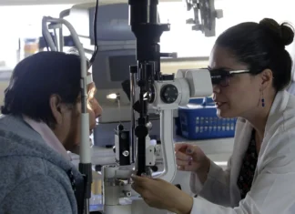 IMSS salva el ojo de paciente con cáncer ocular gracias a tecnología de alta precisión imss