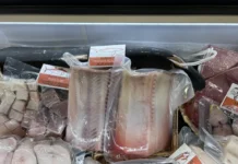 Estudio revela que químicos del plástico pueden transferirse al pescado congelado pescado congelado
