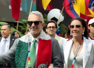 Ricardo Salinas Pliego es abucheado durante la inauguración del Mundial 2026 y responde con besos a los aficionados salinas pliego mundial