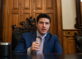 Samuel García entrega defensa legal por escrito ante juicio político en Congreso de Nuevo León samuel garcia demanda