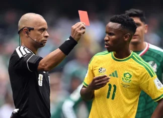 FIFA castiga a Themba Zwane y lo suspende tres partidos tras expulsión ante México themba zwane