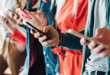México alcanza récord digital: acceso a internet se duplica en una década uso de celulares adultos