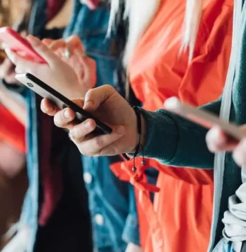 México alcanza récord digital: acceso a internet se duplica en una década uso de celulares adultos