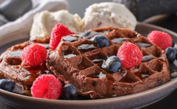 Waffles de chocolate con almendras: receta fácil para un desayuno casero lleno de sabor waffles de chocolate almendras