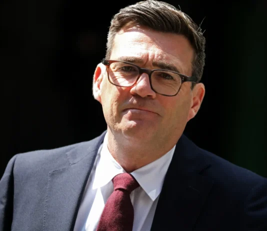 Andy Burnham asume como primer ministro británico y promete transformar el Reino Unido Andy Burnham