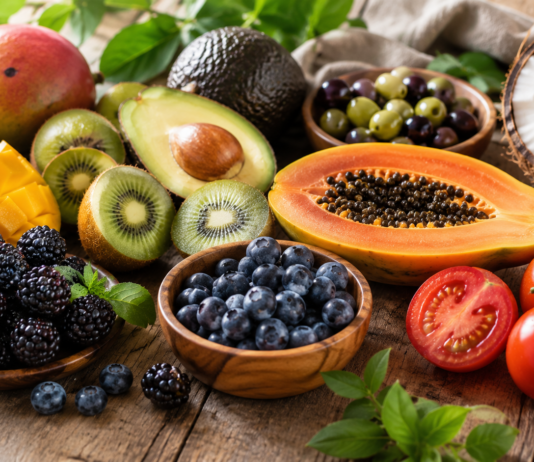 Las 9 frutas con más vitamina E para cuidar tu piel, corazón y cerebro