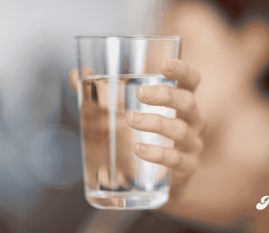 Deshidratación leve puede afectar la memoria, concentración y estado de ánimo agua