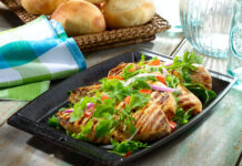 Pechuga a la parrilla con ensalada de arúgula Pechuga a la parrilla con ensalada de arúgula