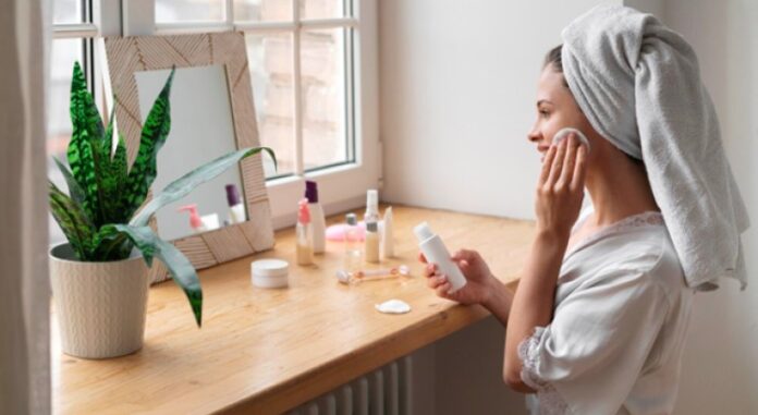 Rutina facial de noche- los pasos esenciales para cuidar tu piel mientras duermes Rutina facial de noche: los pasos esenciales para cuidar tu piel mientras duermes