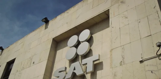 Hacienda plantea recaudar 130 mil millones extra en 2027 con límites a deducciones SAT pago impuestos recaudacion