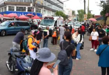 Doble fila y ambulantaje bloquean accesos a hospitales de la CDMX Doble fila