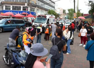 Doble fila y ambulantaje bloquean accesos a hospitales de la CDMX Doble fila