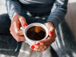 Siesta con cafeína: cómo funciona y qué beneficios respalda la ciencia cafeina
