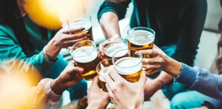 Alcohol premezclado gana terreno entre estudiantes de bachillerato en México consumo alcohol preparatorio jovenes