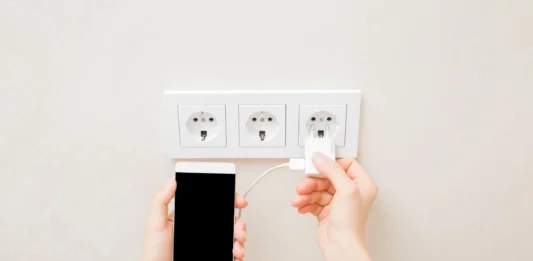 Cinco electrodomésticos que no deberías conectar a un enchufe inteligente y los riesgos que debes conocer enchufes inteligentes